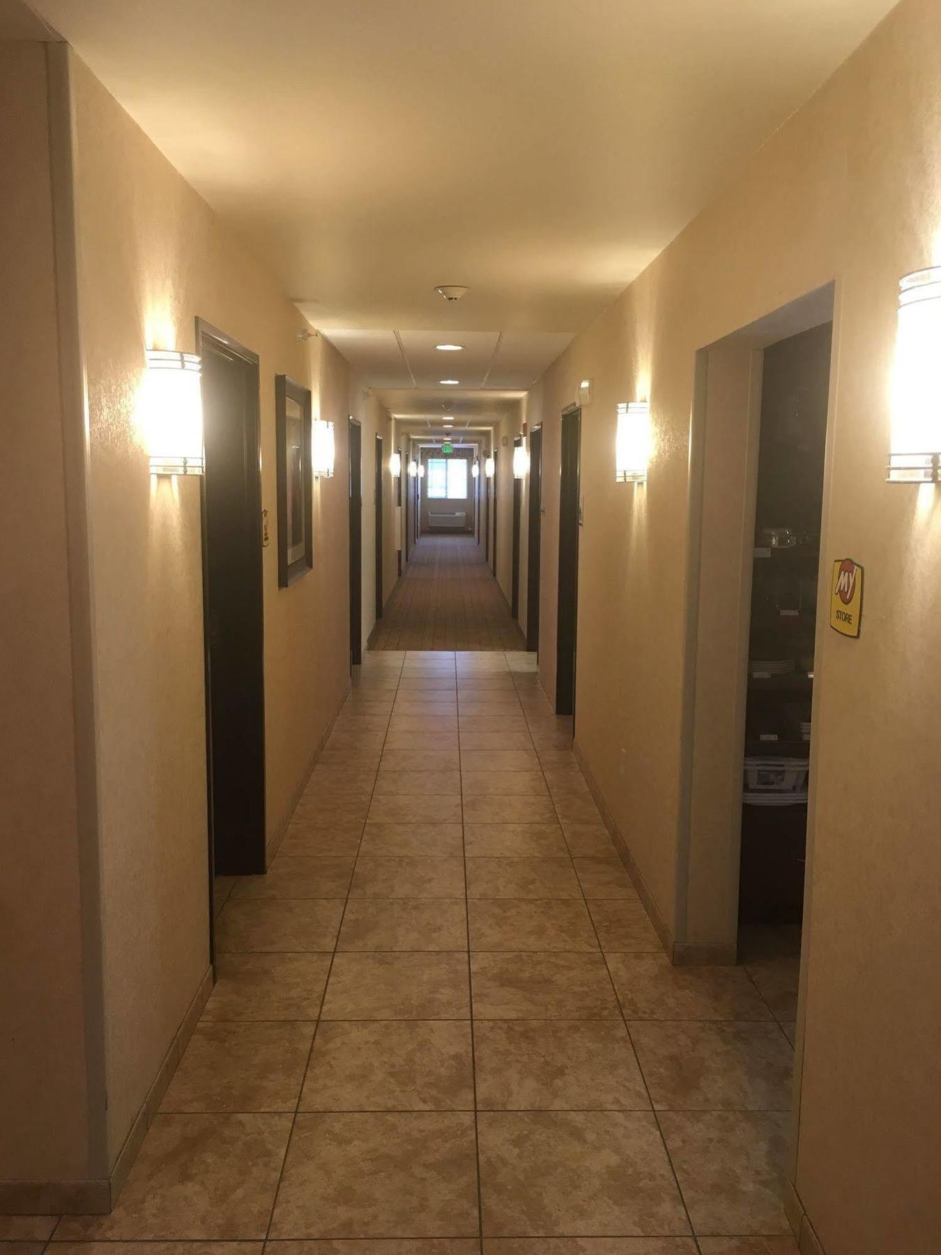 My Place Hotel-Dickinson, Nd Экстерьер фото